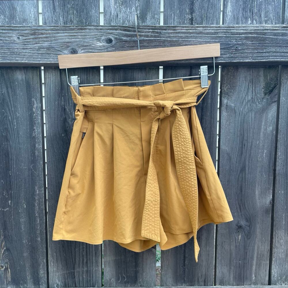 Athleta • Skyline Short II Tuscan Gold